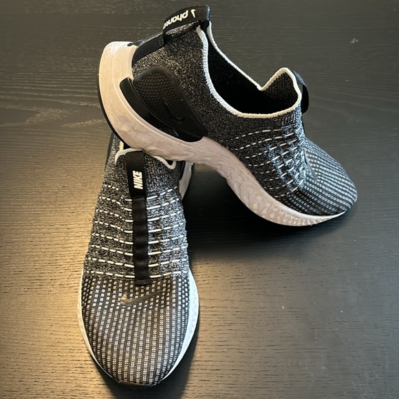 Nike React Phantom Run Flyknit 2 Slip On Shoes CJ0277-001 Size 10.5 black/white - Picture 2 of 4